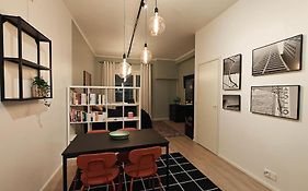 Brooms - Newly Renovated Central Studio Apartment
